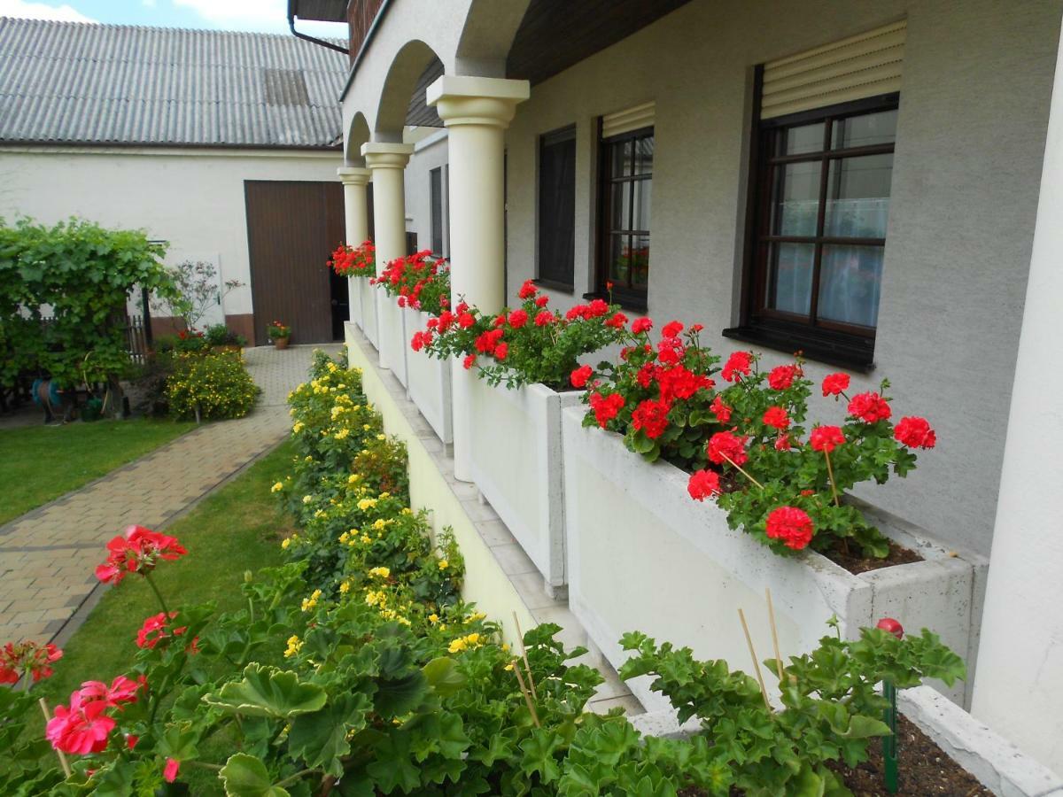 Bed and Breakfast Weingut Gastehaus Palkowitsch Illmitz Exterior foto